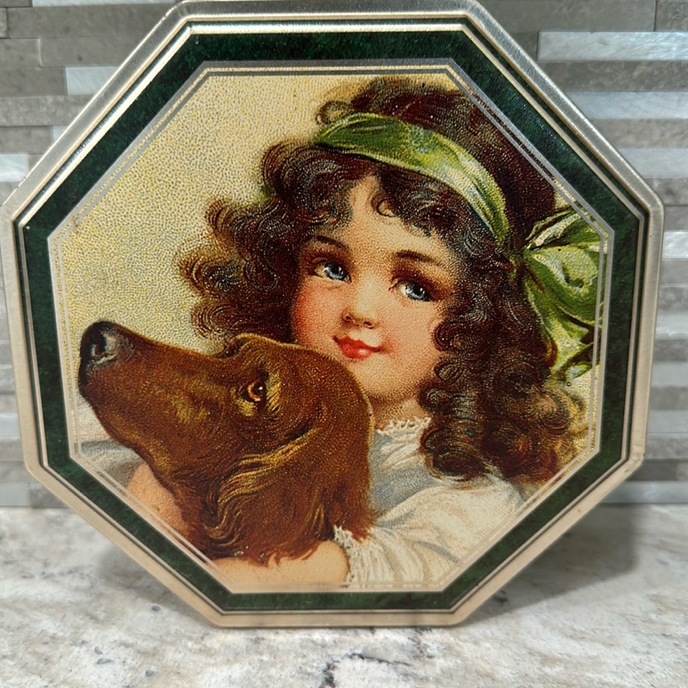 Mille Lacs M. Company Chocolate Chip Cookie Tin Box of Girl Chocolate Retriever